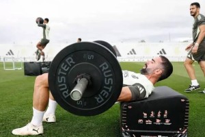 电竞比分网-马卡：皇马将在3周内参加7场比赛，球员目前状态出色